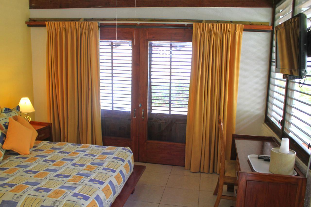 Moulin Sur Mer Beach Resort Montrouis Esterno foto