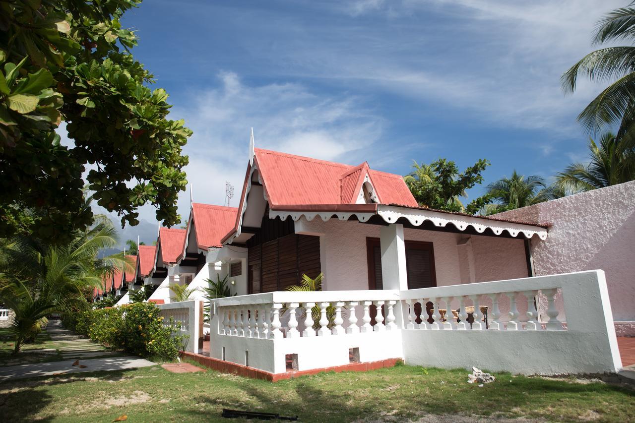 Moulin Sur Mer Beach Resort Montrouis Esterno foto